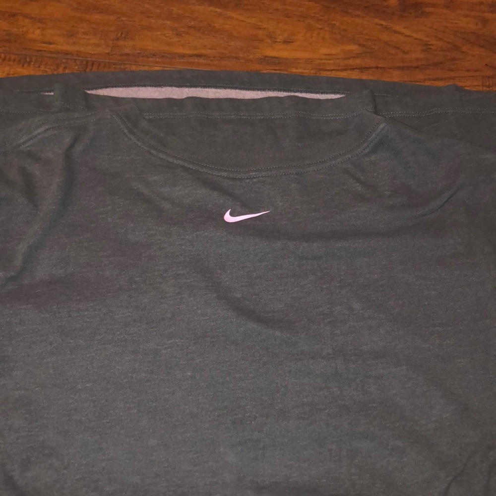 Women’s Nike tee - Picture 5 of 5